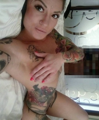 Каждая встреча со мной - погружение в мир наслаждения и настоящей страсти. Обладаю потрясающей внешностью и жгучей сексуальностью, которые доставят тебе незабываемые моменты нашего интимного свидания. Знаю, как расслабить тебя и сделать весь твой мир неповторимым! В моем арсенале есть самые разнообразные услуги, и я готова исполнить все твои желания. 🌟
Живу в Москве, так что встреча со мной возможна именно здесь, в столице страсти и роскоши. Погрузись в волшебный мир нашей встречи и ощути настоящую нежность и ласку. Уверяю тебя, что мое обаяние и опыт способны покорить даже самого требовательного мужчину. 💋
Мои отзывы говорят сами за себя - клиенты описывают меня как креативную, нежную и опытную. Тебе не придется сомневаться в моих возможностях, ведь я всегда стараюсь превзойти все ожидания. Я умею играть своими достоинствами и сделать нашу встречу незабываемой. ❣️
Посмотри мои фото и позвони мне, и мы создадим настоящий огонек страсти и наслаждения. Я жду тебя, мой красавчик! 😉 670, 35 лет